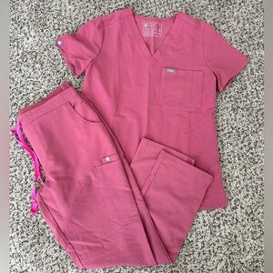 Women’s Figs Scrub Set in Quartz - top size XS & bottoms size small petite